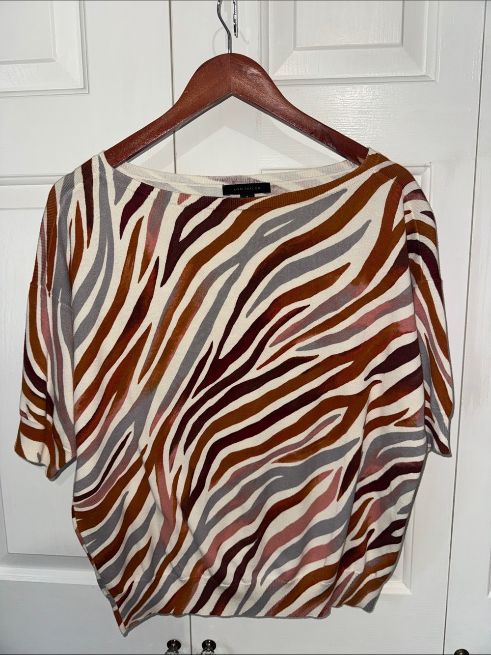 Ann Taylor Zebra-Striped Short Sleeve Top in Cream, Brown & Gray size M